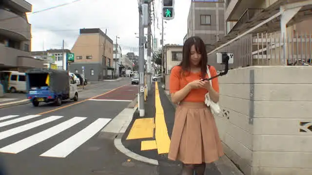 規制が厳しい時代だからこ… 美人妻が膣トレリモバイお散歩で街中アクメ連発！