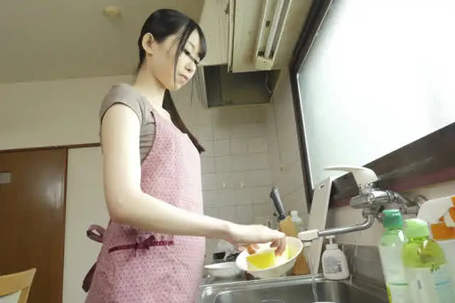 家事代行サービス、マッサ… いきなりバッククンニされ感じてしまった巨尻妻1