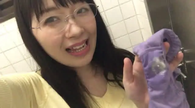 はんなり京都弁と色白ムチ… セーラー服熟女恥ずかしいパンツの染み 新川愛七