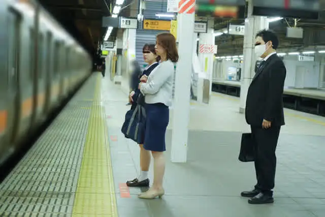 巨尻インテリ眼鏡ママと娘… 愛液を垂れ流し絶頂が止まらない巨尻母 巨尻教育ママ
