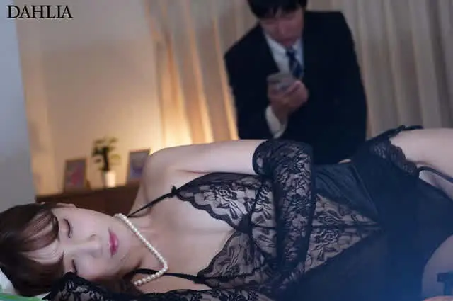 四人が実家に住んでいた頃… 法事で帰省した妻が実兄たちに4P輪姦 友田彩也香