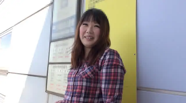 今回ホームページより応募… ポッチャリ素人妻が、刺激とお金を求めAV初出演。
