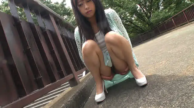 あどけない見た目なのに…… 未だにJKに間違えられるロリ若妻。