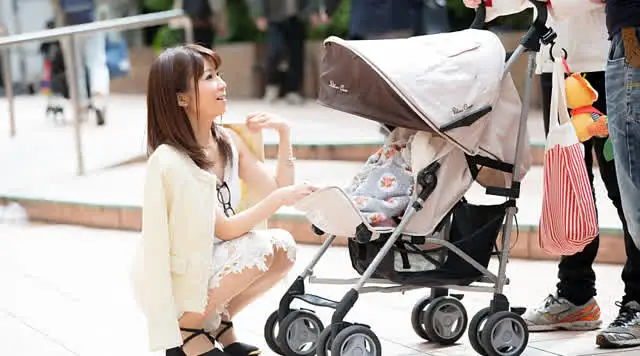 ベビーカーママを詮索しナ… 出産後の感度抜群人妻ママナンパ！4時間SP