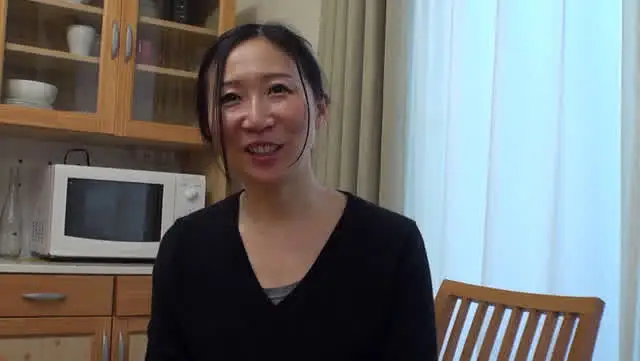困り顔も笑顔も実に可愛ら… 野田やすこ 52歳 中出し熟女