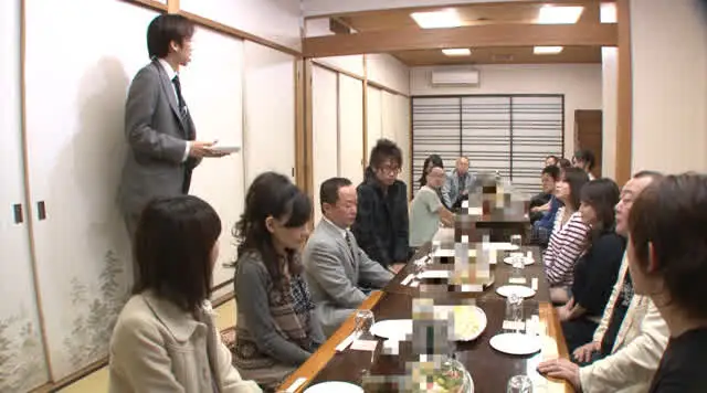 性欲旺盛な熟女はもうセッ… バレなかったら大丈夫とこっそり挿入させてくれた 4時間