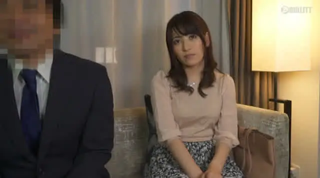 男と女の間に友情は成立す… 職場の人妻さんとエッチなことをしてもらえませんか？