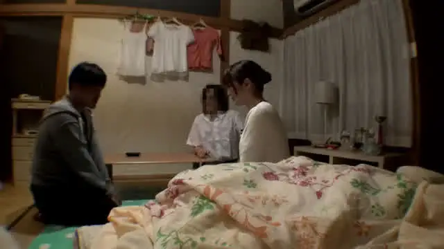 20代後半の夫婦が単独さ… 寝取られ！旦那の見てる前で他人と妻がSEX