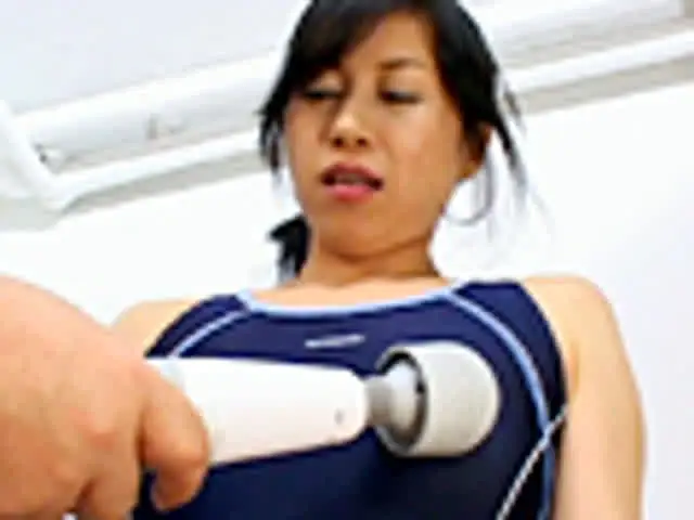 ウェットにヌメった濡れる… 人妻競泳水着 浅田真結 小町紫
