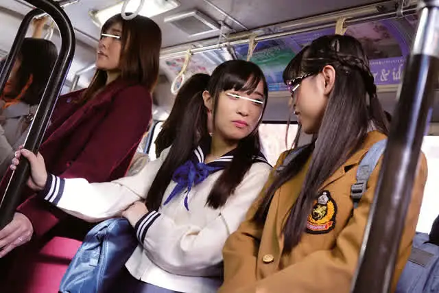 レズ女子校生たちが年上お… 痴漢“M”覚醒 レズVer.2