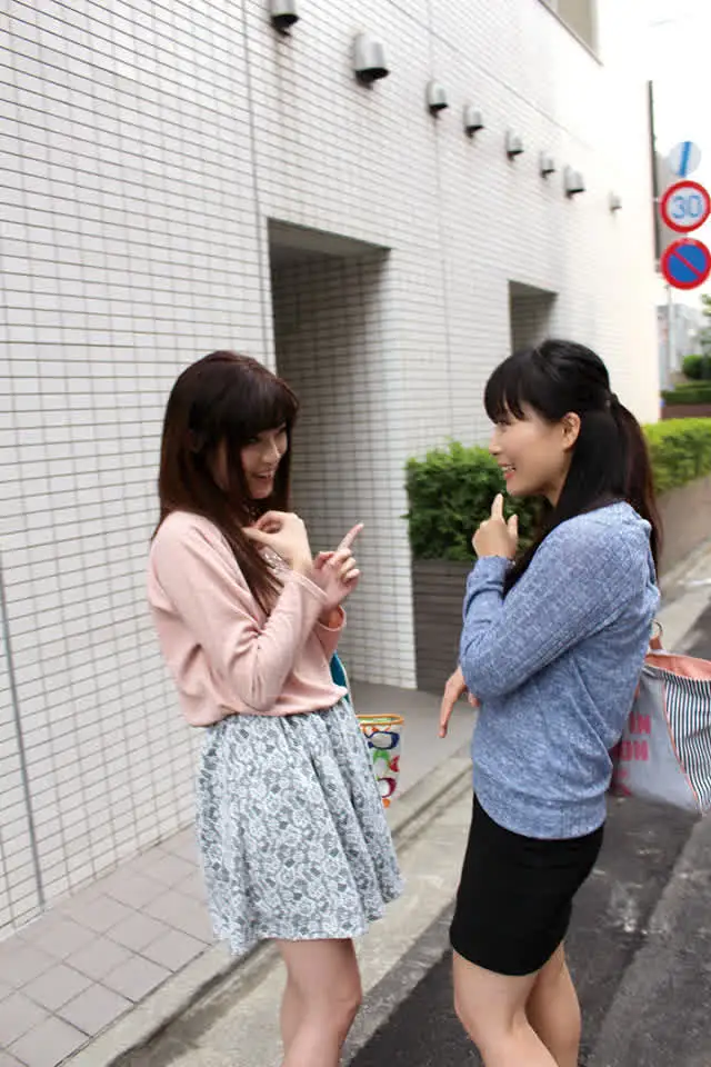 美女が美女をガチ口説き！… 美女が美女をガチ口説き！素人ナンパレズビアン