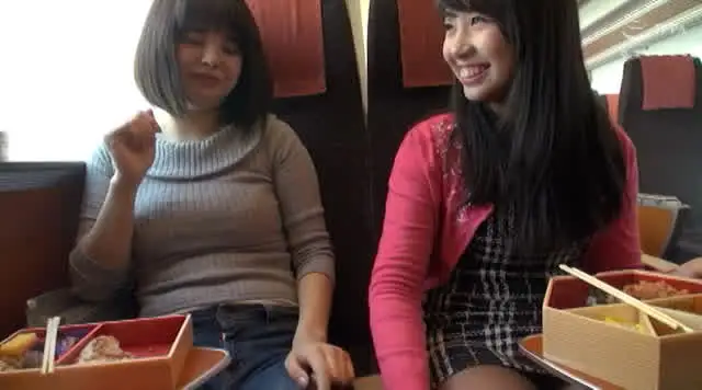 「ずっとこのおっぱいを触… 女子旅001