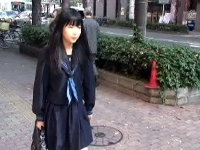 まるで京人形のような可愛… 京人形のような美少女のちんちん玉遊び