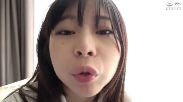 新人女優「浜辺ことり」チ… 浜辺ことりのM男くんを濃厚な顔舐め鼻フェラでご奉仕★
