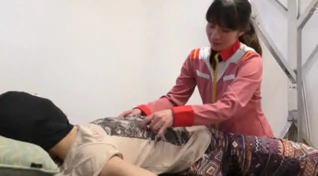 世界一くすぐりの上手い男… 世界一くすぐりの上手い女にくすぐられて後悔した男