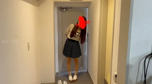 姉ちゃんの友達の超カワの… お姉ちゃんの友達のあいなが家に来て電気アンマやられた