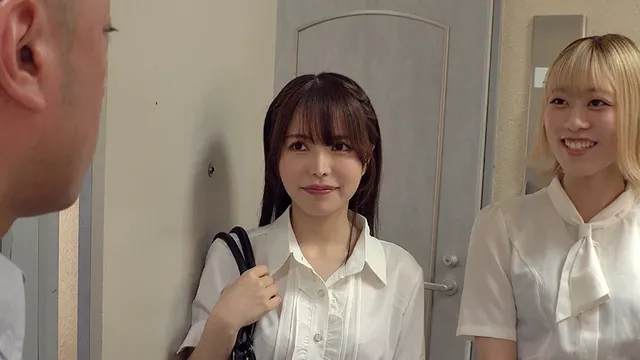 どんな手を使っても絶対に… 高級セクシーランジェリー姿で男を惑わす訪問販売員たち