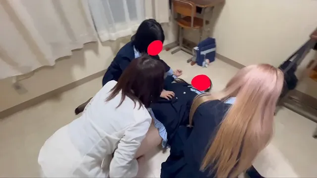 元カノみーなが3人がかり… 電気アンマで逝くきっしょい変態の称号もらっちゃったね
