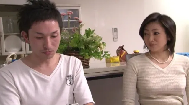 最近、いつも息子の視線を… 近親相姦 母と息子の肉欲交尾 沢渡紗織
