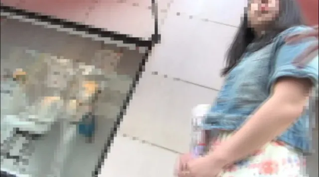 ウブそうな街中の女の子だ… イジられて濡れてしまう押しに弱いウブなシロウト 4時間