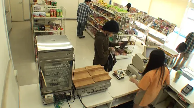 コンビ二で働くお姉さん、… お漏らししてしまった働くお姉さん、目撃した俺は勃起