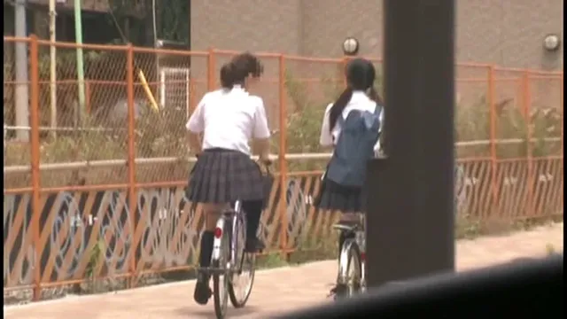 女子○生の自転車のサドル… 媚薬を塗られ我慢できずサドルオナニーをする女子○生
