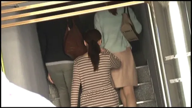 人妻たちが集う習い事教室… 痴○され淫語を言わされながら欲情する上品妻