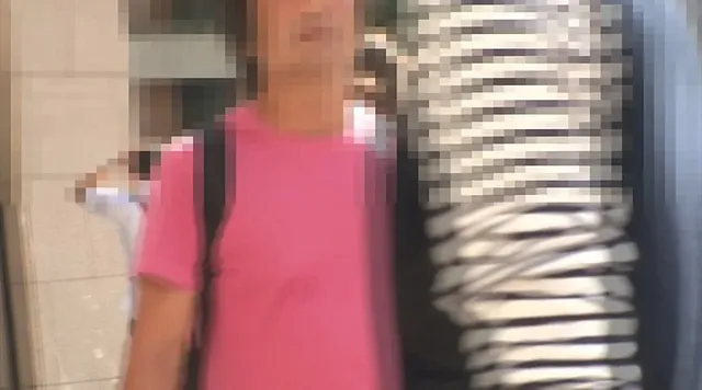ナンパした素人のお母さん… ラップ1枚隔てて息子さんと素股体験してみませんか？2