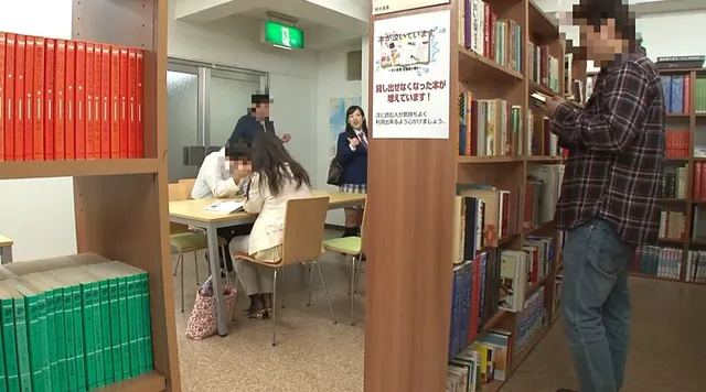 図書館を訪れた仲良し母娘… 図書館で媚薬を飲まされた巨乳女子●生