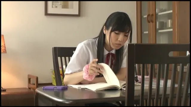 「今日は誰もいないから」… エッチしてたら帰宅したママに見つかり大ピンチ！