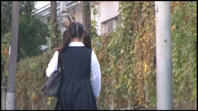 同じマンションに住む少女… 小さい女の子に媚薬を塗り込んだチ○ポで即イラマ。