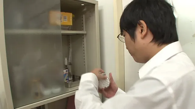 カゼ薬かと思い薬を飲むと… 透明人間Z 図書館にあらわる編
