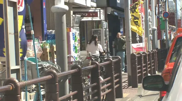 自転車に乗る女子○生を尾… 媚薬を塗られ我慢できずサドルオナニーをする女子○生3