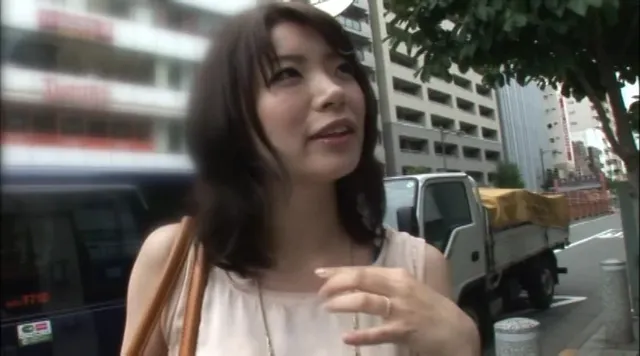街行く麗しい奥様は、実は… 街釣り美人妻マジ濃厚SEXスペシャル 厳選4時間
