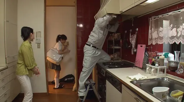 母親の居ぬ間に訪問業者の… 媚薬が効く前にオマ○コを洗う女子○生 無念の発情