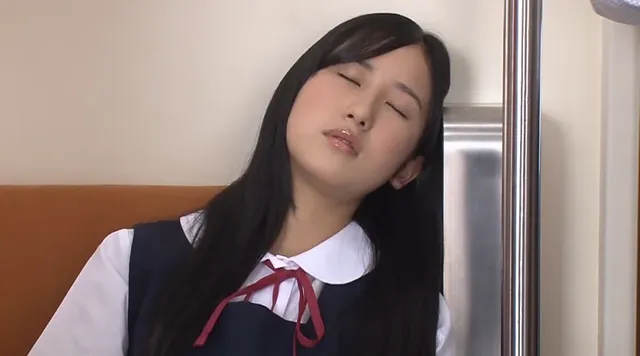 数分前まで痴○をされ声も… 女子○生淫語逆痴○