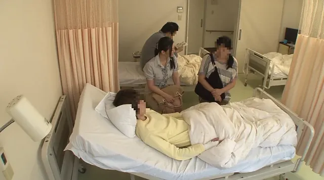 長い入院生活でムラムラが… 叔母にお願いしたら騎乗位でこっそりぬいてくれた6