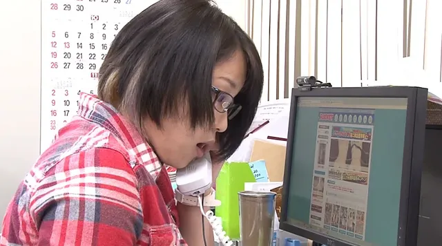 敏感娘がカメラの前で潮吹… 女性用TENGAを使って初めての潮吹きオナニー