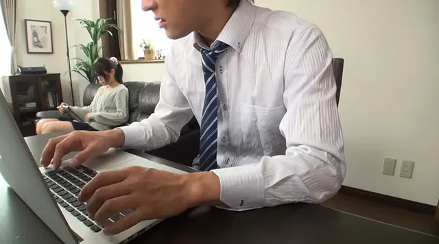 ひょんなことから女上司と… ダメ社員の僕を不憫に思った女上司に素股生挿入中出し