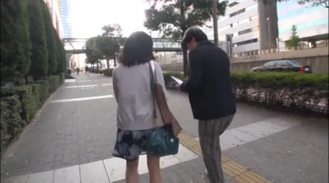 ココロとカラダの不満が欲… ガチ本生種付けナンパ 20代の人妻にドピュッと中出し！