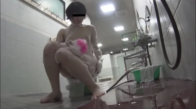 男湯内で大人たちの中を裸… スーパー銭湯少女○撮わいせつ記録