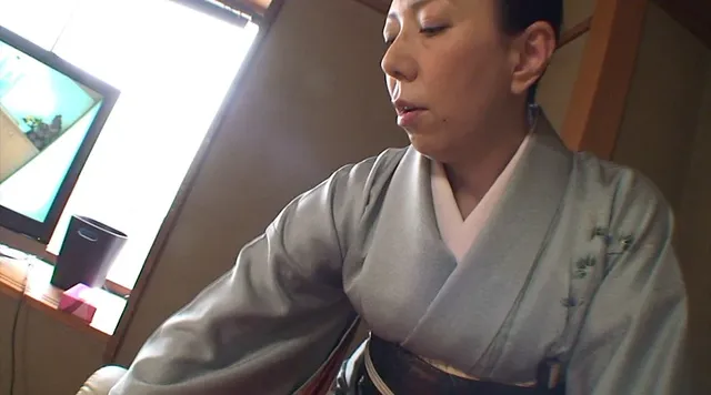 男も女も構わずヤリたい放… 凄まじい性欲のドスケベ熟女講師がいるマナー教室の実態