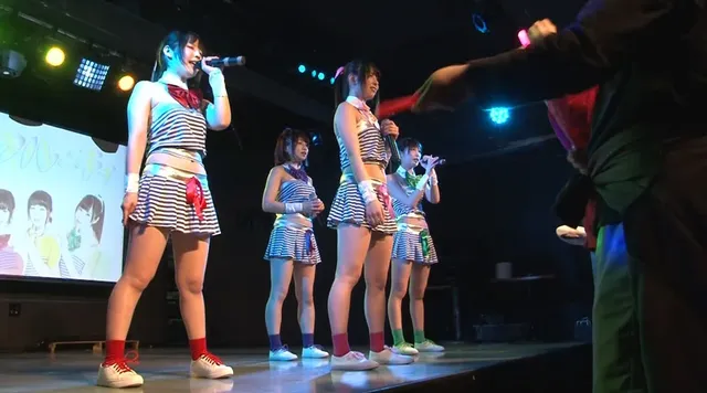 ステージ衣装に身を包む憧… アイドル痴○