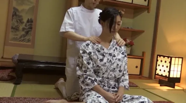 夫婦水入らずで久々の温泉… イカされまくる人妻たちの温泉トリップッ！！