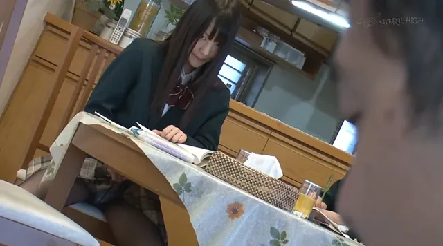家に訪れた娘の同級生が帰… 家の中に潜む絶倫少女は既婚者チ○ポ好き あべみかこ
