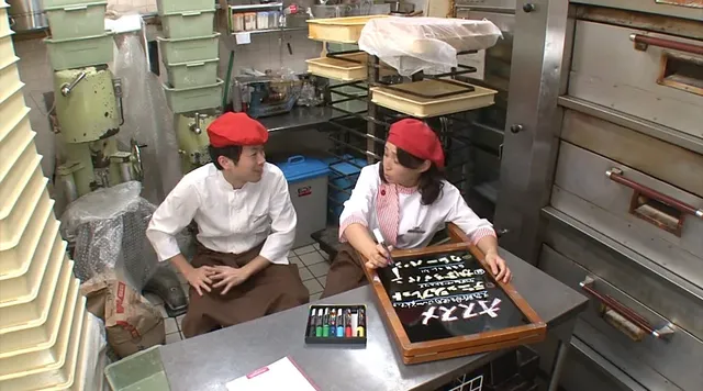 パート先の休憩室でバイト… 休憩中の1時間バイトくんと2人きり！3
