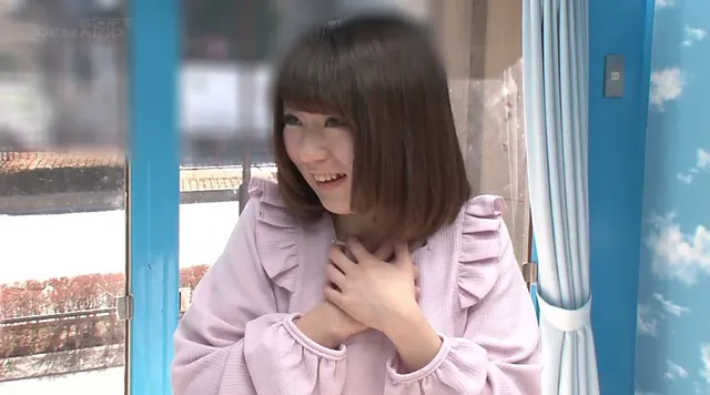 街中でナンパした高学歴な… マジックミラー号 女子大生がラップ越しスマタ体験
