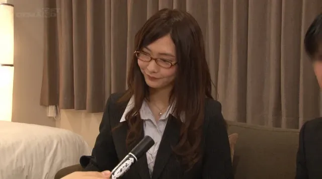 週末のオフィス街、終電を… モニタリング 恋人のいない女上司×男性部下 Part2