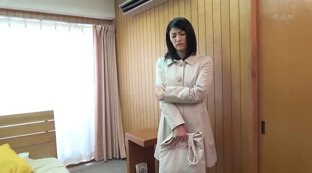 元教え子に恥ずかしい格好… 私、脅迫されてます 祥子