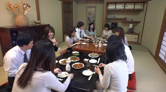 会社の飲み会で、いつも僕… 酔って無防備になった胸チラやパンチラにビンビン！